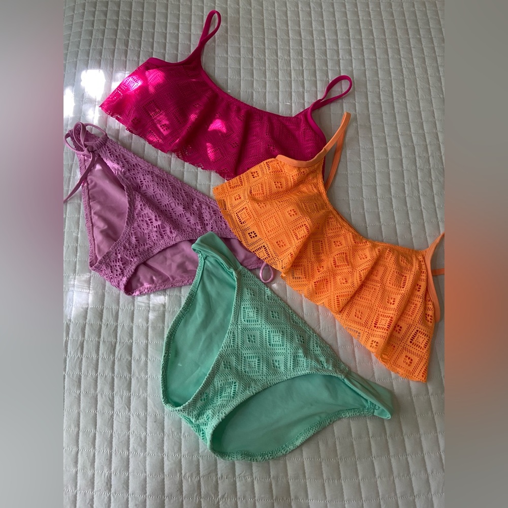 Swimsuit Bundle 👙 Crochet mixed colors; Size Med top/ Large bottom